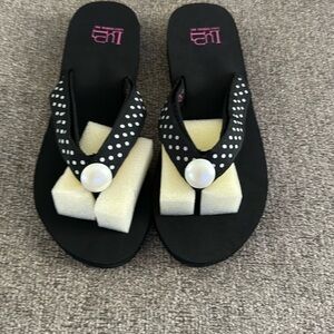 Lulu brown flat sandals